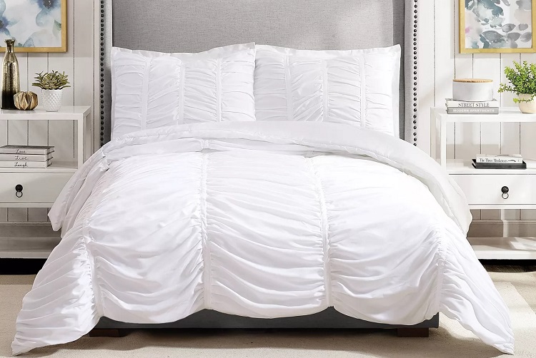White Rouched Comforter in Farmhouse style bedroom