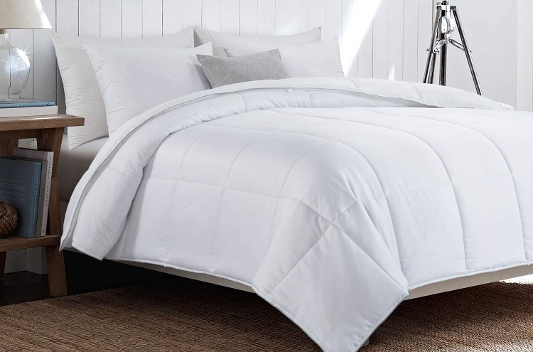 HOMBYS Oversized White Queen Comforter on bed