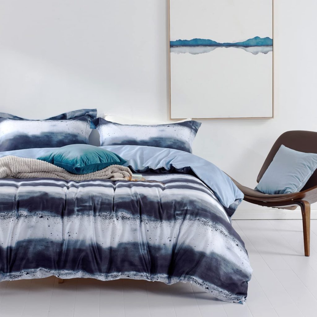 Bedding with White and Dark Blue stripe print