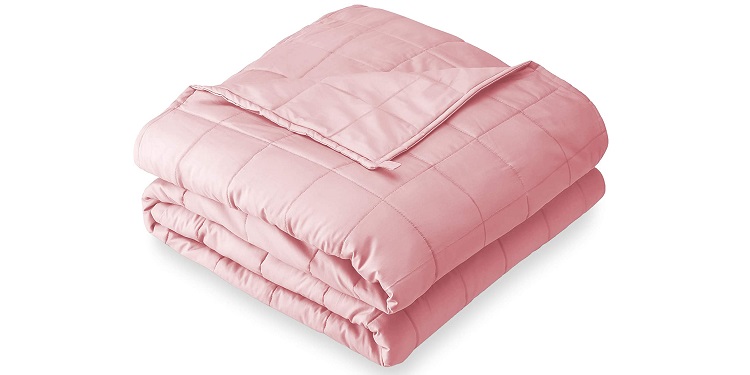 neatly folded pink blanket